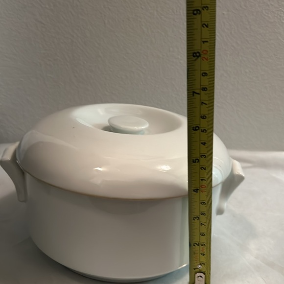 Very cool 7.25” pot/oven ware with top that converts to a dish. - Picture 11 of 12